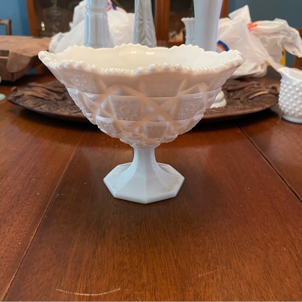 Westmoreland Milk Glass Old Quilt Block & Star Pedestal Vintage Compote Bowl EUC
